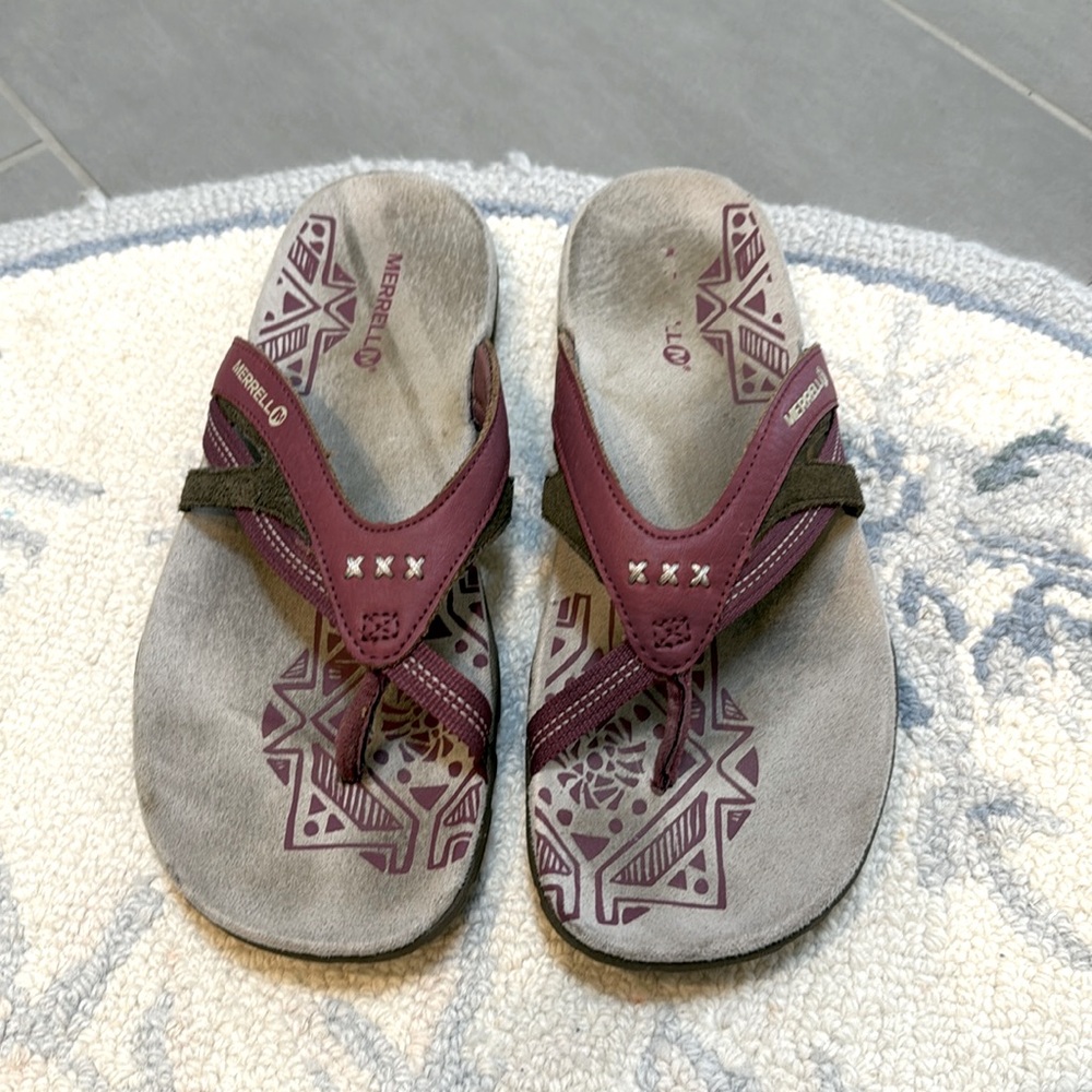 GUC Merrell purple flip flops